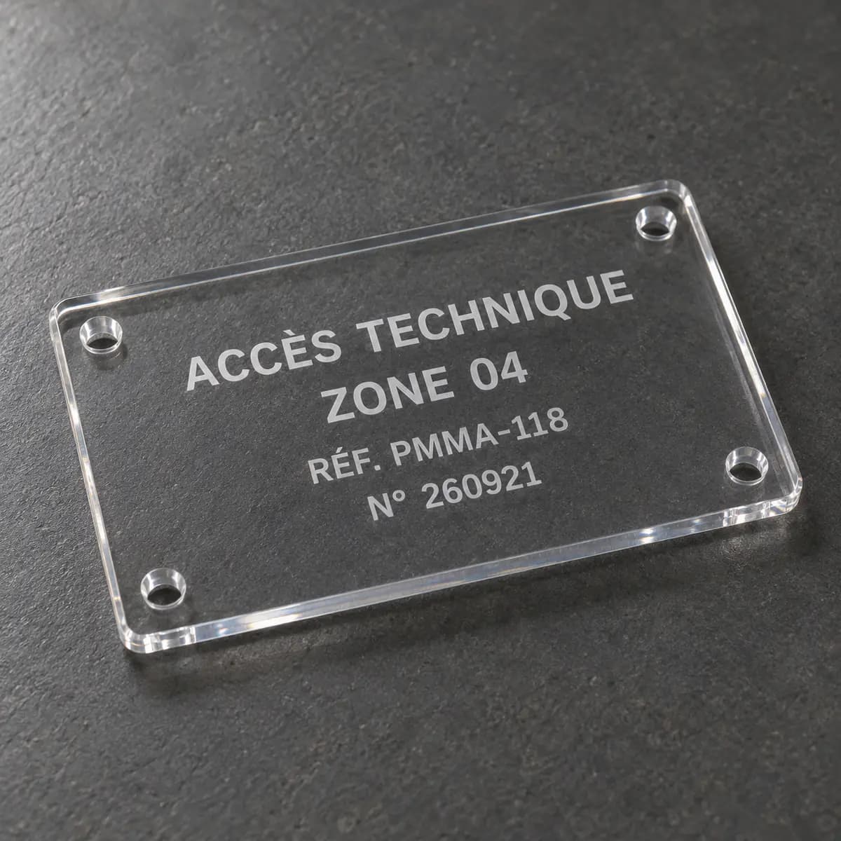 Plaque transparente en PMMA gravée au laser