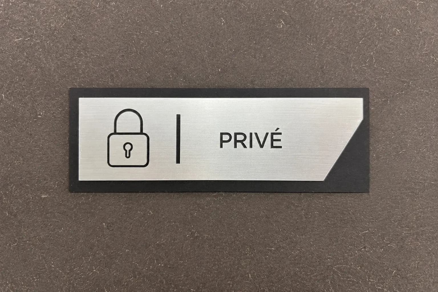 Plaque intérieure Privé en finition aluminium brossé