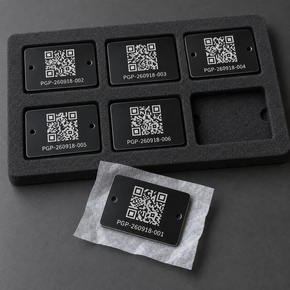 Plaques gravées avec QR codes et numérotation variable